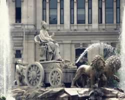 The popular Cybele Palace and her fountain are also situated at the square. It has become a symbol of the city of Madrid. The Fountain consisted of th